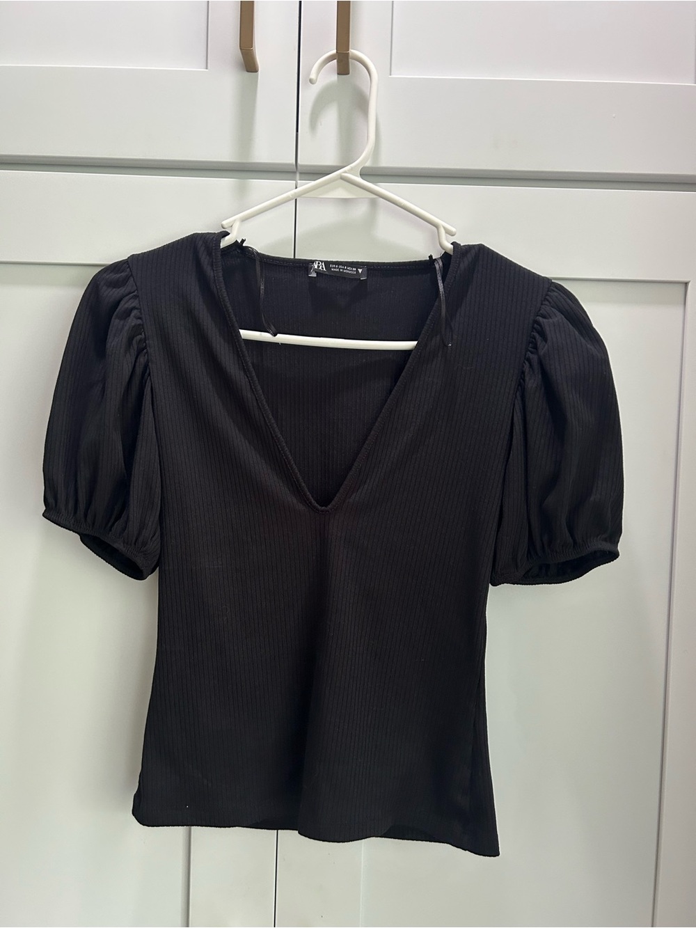 Zara Black Ribbed V-Neck Puff Sleeve Top